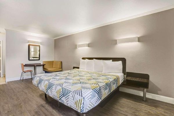 MOTEL 6 LODI CA (Lodi)